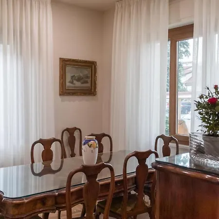 Oda ve Kahvaltı Rosa Antica