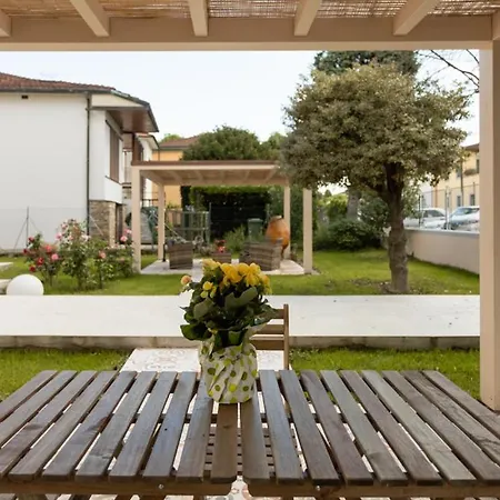 Oda ve Kahvaltı Rosa Antica Lucca